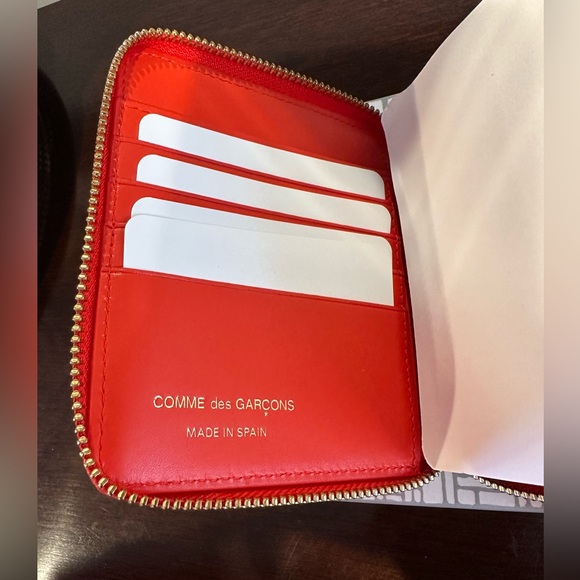 New Comme des Garcons red zip around wallet - Picture 6 of 10